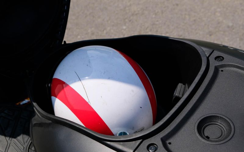 cốp xe vision 2022 có thể chứa nón bảo hiểm