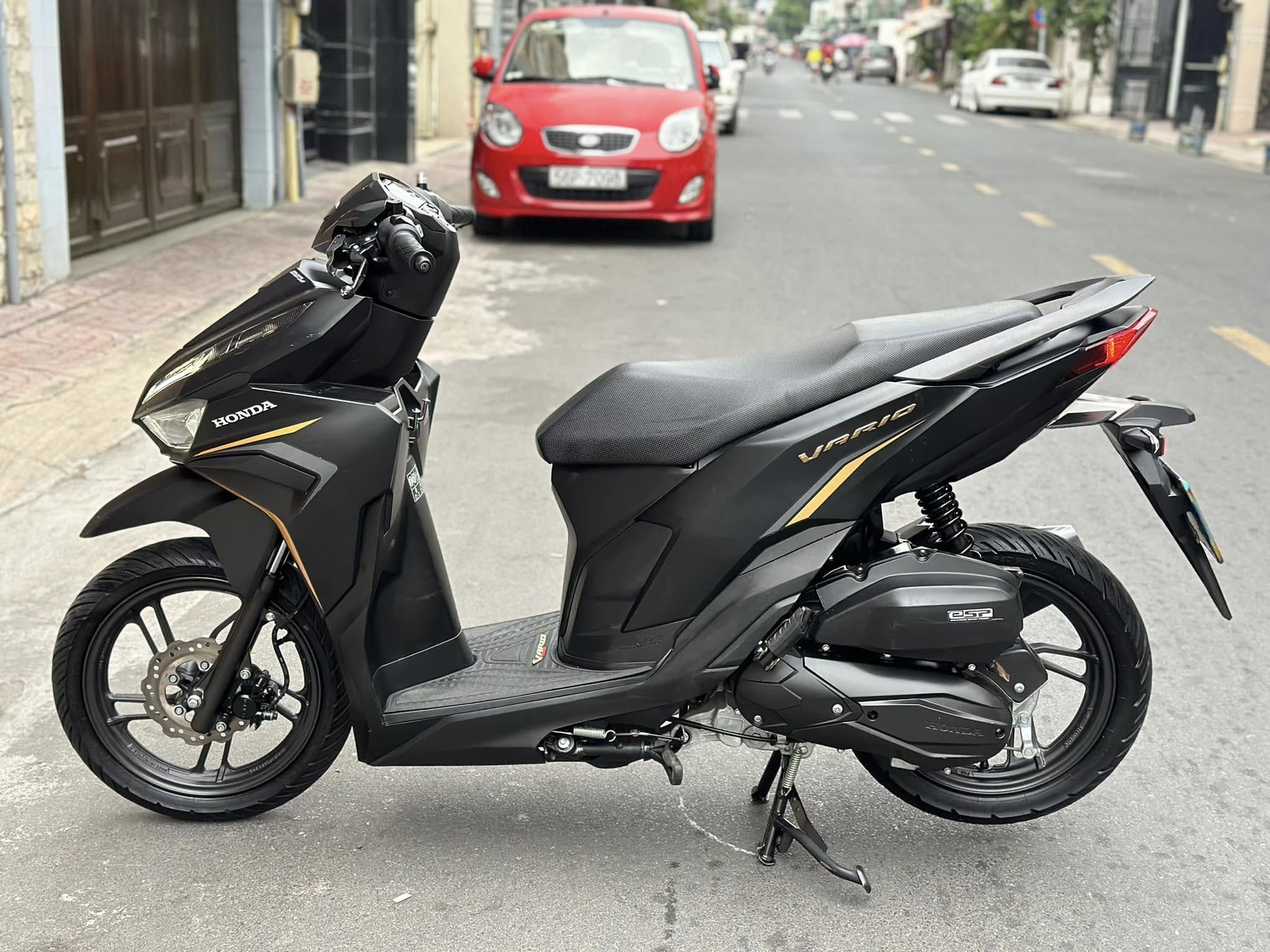 chon-vario-hay-ab-125-2025