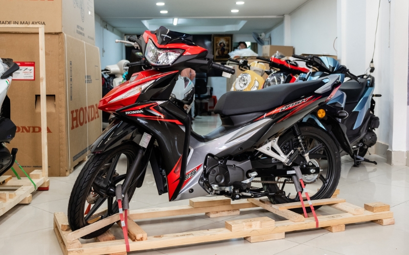 so-sanh-honda-dash-125-2025-voi-cac-mau-xe-so-nhap-khau-khac.jpg
