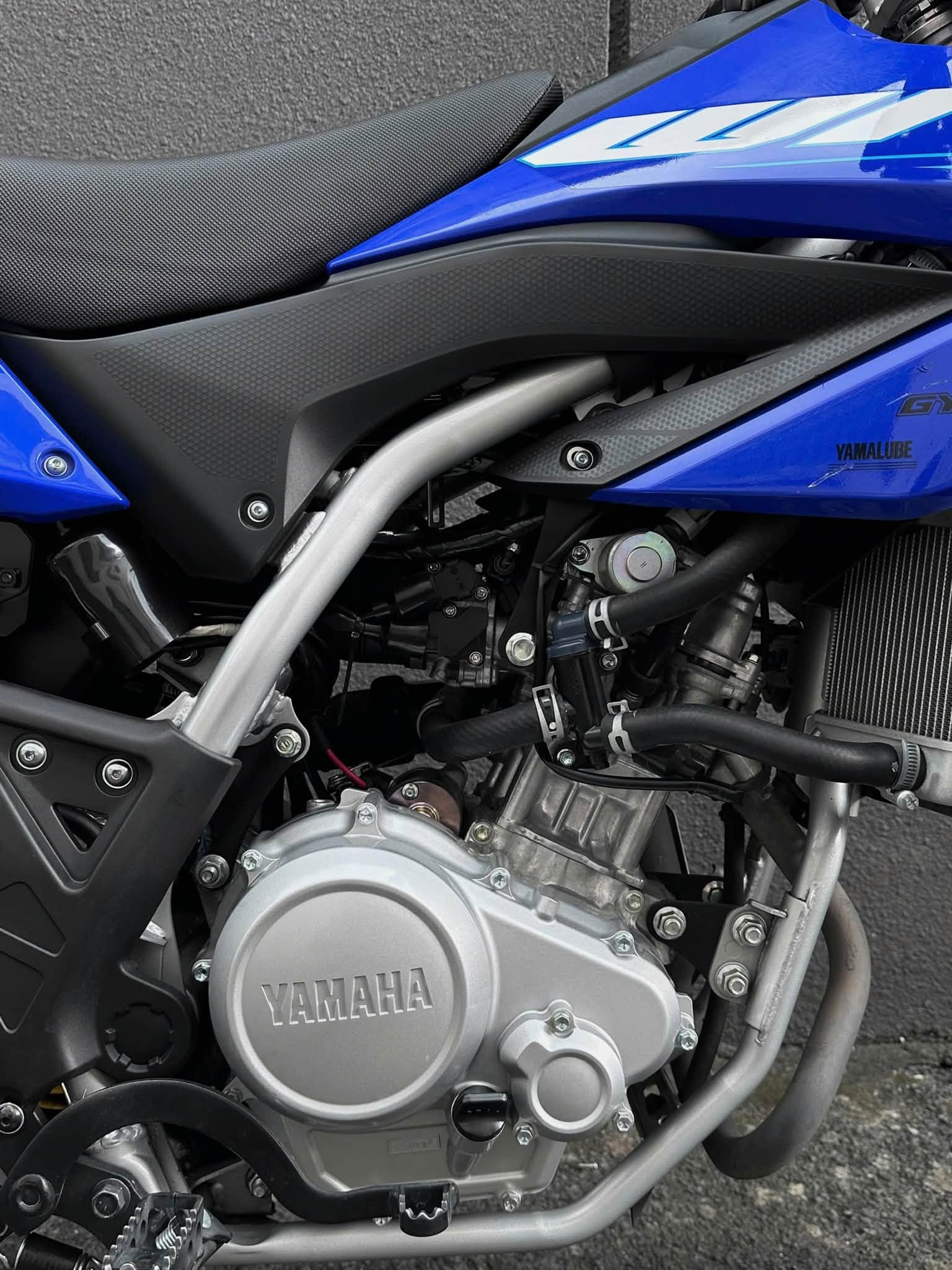 Dong-co-VVA-155,1-cc-tao-diem-nhan-cho-kha-nang-van-hanh-Yamaha-WR155R-2026